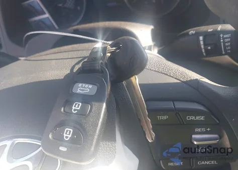 2019 Hyundai Elantra Se z USA, uszkodzony, nr VIN 5NPD74LF5KH429208